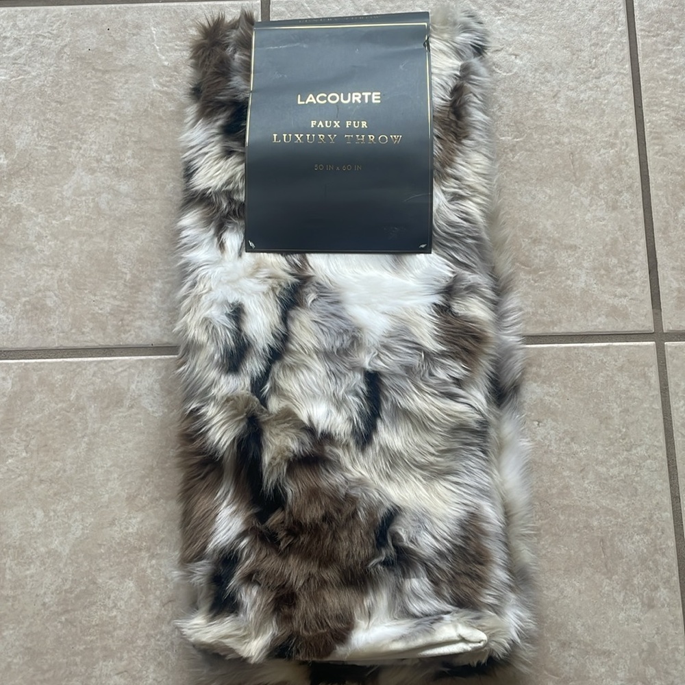 Lacourte Faux Fur Luxury Throw 50X60